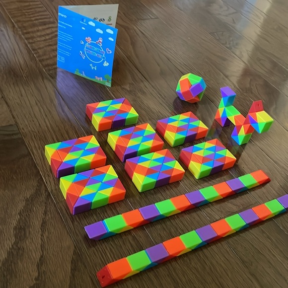 Rubik’s Snake Rainbow Medium Fidget Snake Cube Twist Puzzle Toys (pack of 11) - Picture 5 of 7